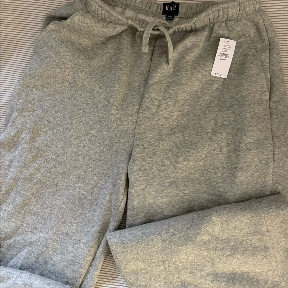 GAP Women’s Gray Sweatpants
